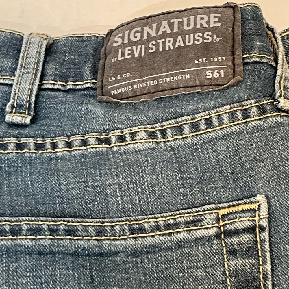Signature by Levi Strauss Relaxed Fit Blue Jeans